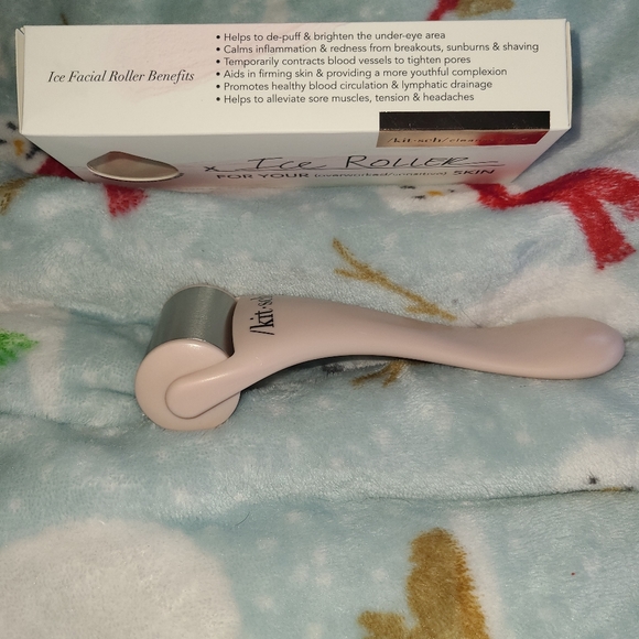 Ice Facial Roller - Picture 2 of 5